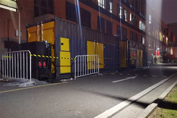 云阳柴油发电机组的输出电压是如何调节的？