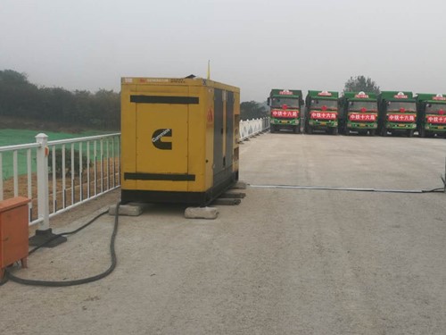 云阳电力系统的稳定性和设备兼容性如何影响发电机组的频率规格？