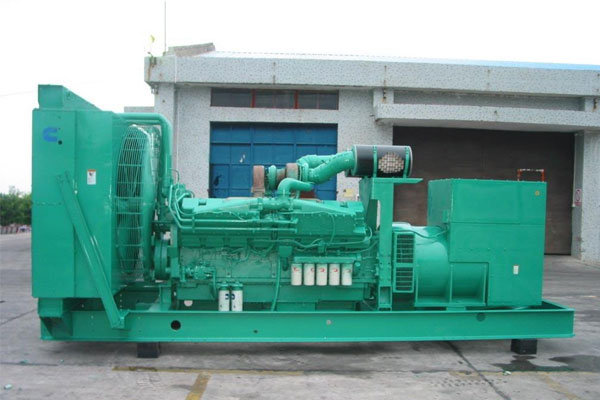 云阳工厂发电机应急发电时如何更准确地检查发电机状态？